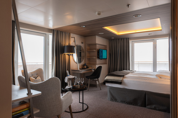 HX Hurtigruten Expeditions MS Fridtjof Nansen Expedition Suite Corner Suite 3 ©Tuan Lam Atomic Pixel.jpg